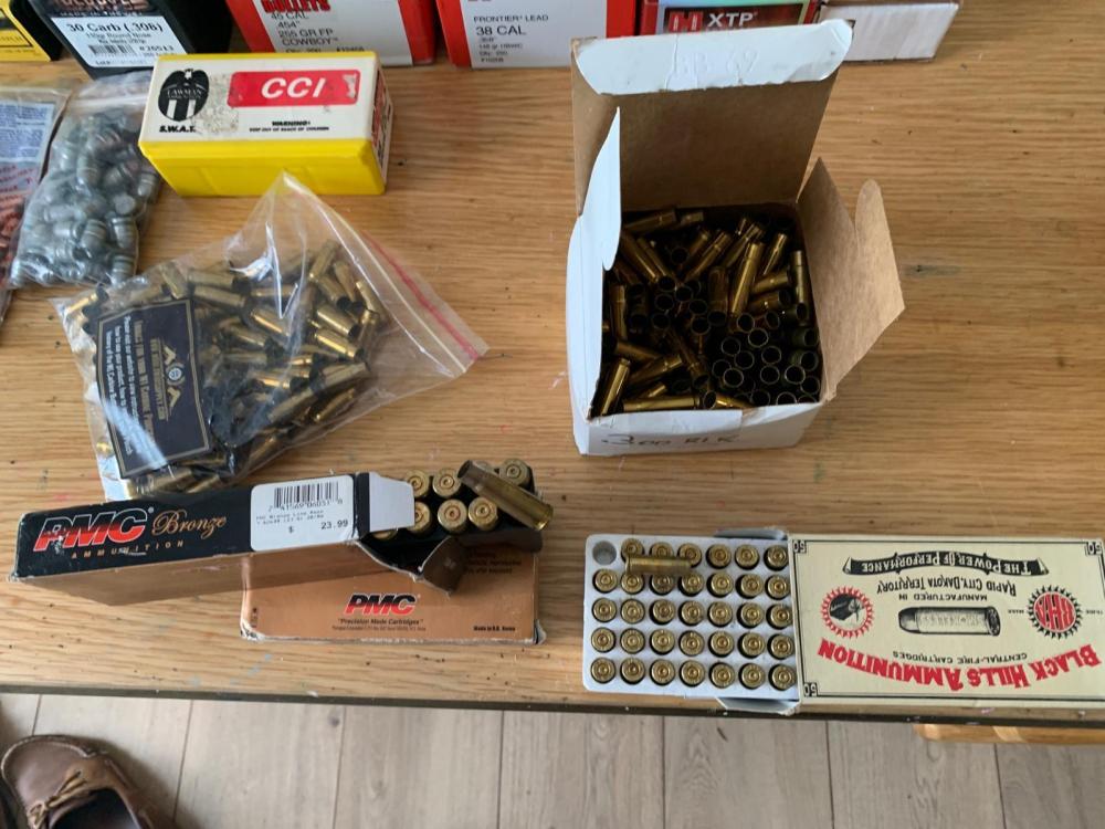Lotsof reloading bullets and some random brass for cheap Gear